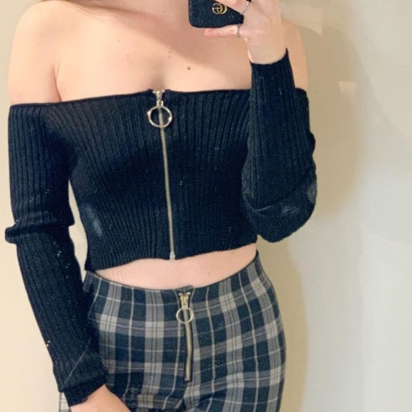 LET IT O-RING BLACK RIBBED FULL ZIP TOP - Picture 6 of 6